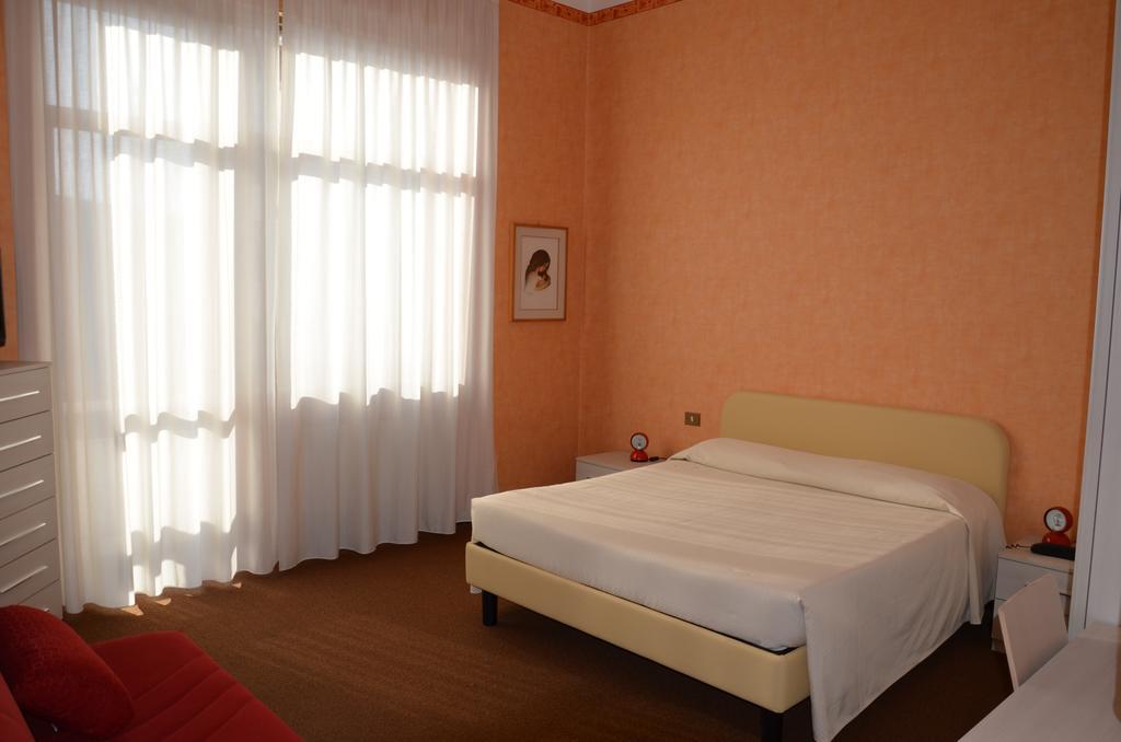 Hotel Corona Termoli Kültér fotó