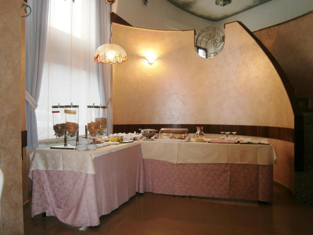 Hotel Corona Termoli Kültér fotó